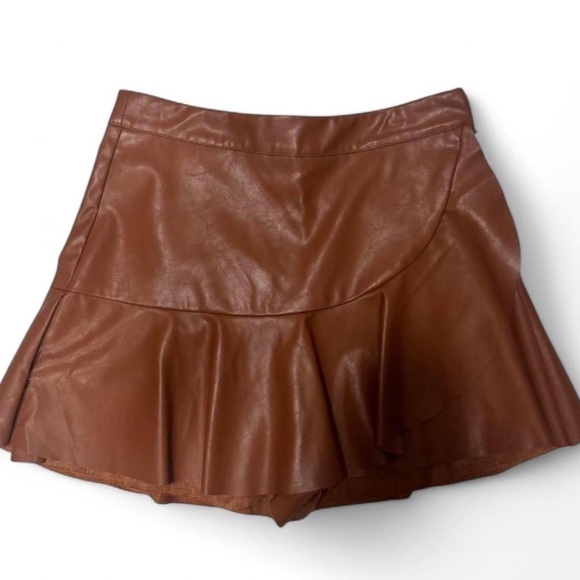 DO+BE NWT Brown Faux Leather Skirt/Skort with Ruffle Hem size medium - Picture 2 of 8